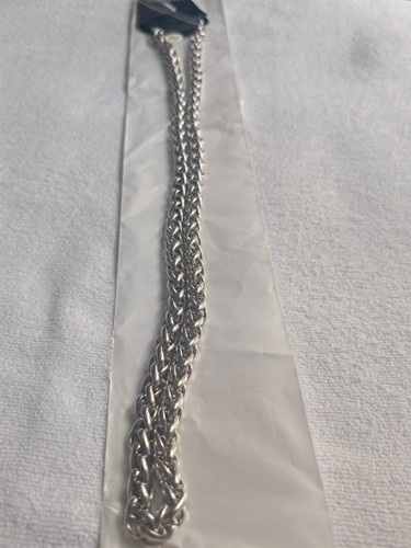 Auffällige silberfarbene